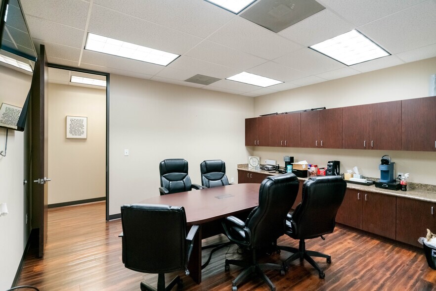 More Photos Of 207 W Archer Rd, Baytown Warehouse For Sale