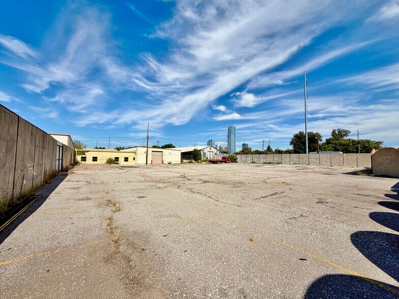 More Photos Of 908 SW 5th St, Oklahoma City Warehouse For Lease