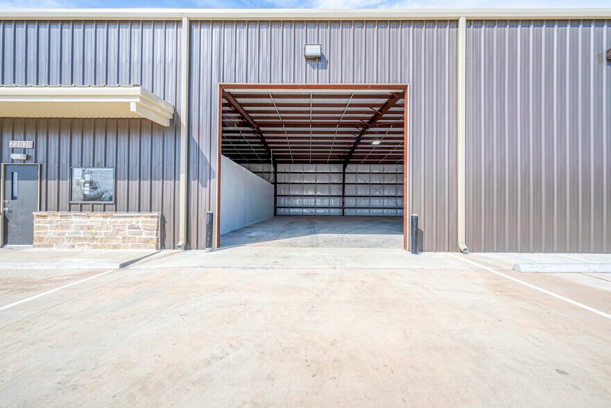 More Photos Of 22820 Hufsmith Kohrville Rd, Tomball Industrial For Sale