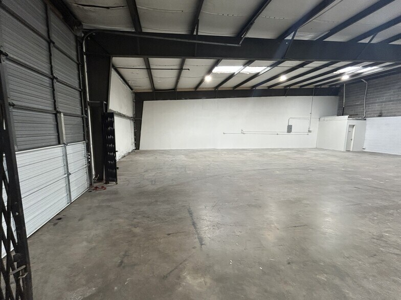 More Photos Of 2331 Wirtcrest Ln, Houston Unknown For Lease