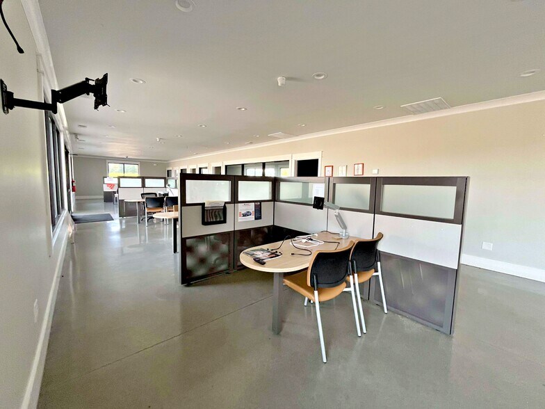 More Photos Of 1391 Murrays Chapel Rd, Sweetwater Showroom For Sale