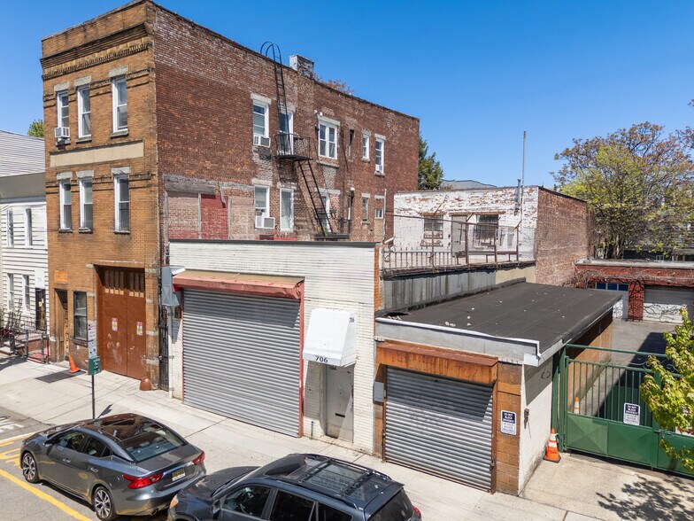 More Photos Of 706 7th St, Union City Showroom For Sale