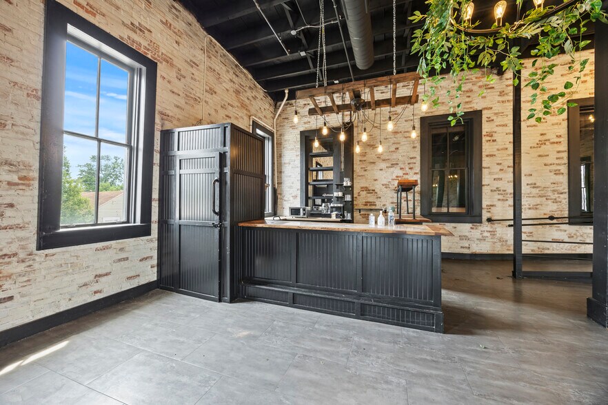 More Photos Of 7345-7347 E Main St, Reynoldsburg General Retail For Sale