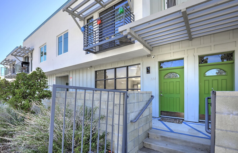 More Photos Of 186 Bell Way, Ventura Apartments For Sale