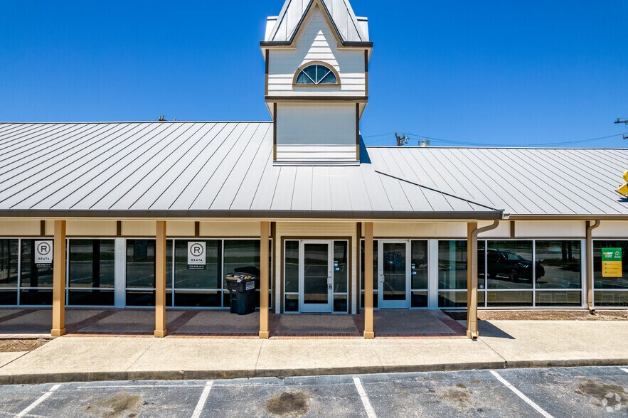 More Photos Of 12303-12335 Wetmore Rd, San Antonio Storefront For Sale