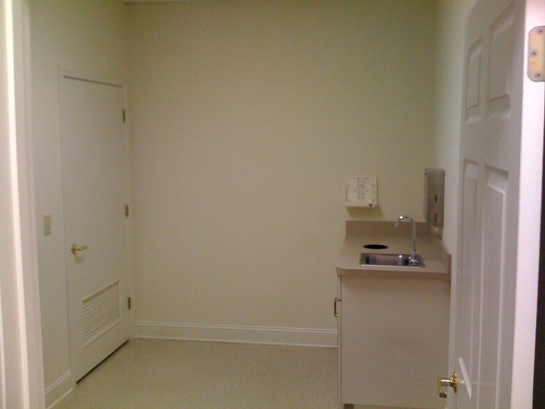 More Photos Of 403 Hillcrest Dr, Easley Medical For Sale