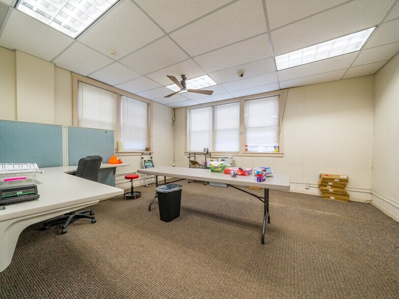 More Photos Of 50 Franklin St, Batavia Flex For Sale