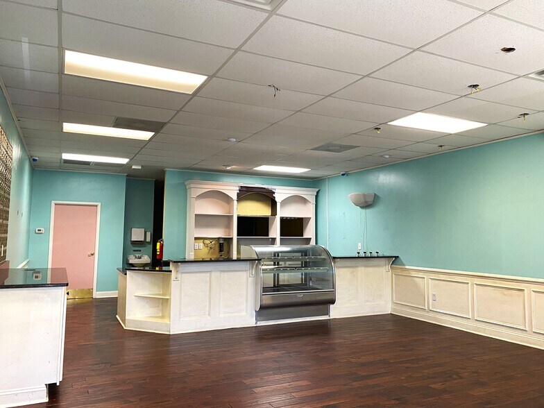 More Photos Of 5076 Sunset Blvd, Lexington Storefront Retail Office For Lease