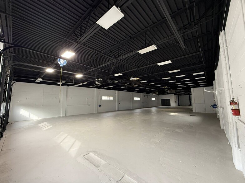 More Photos Of 54 W Barber Ave, Woodbury Warehouse For Sale