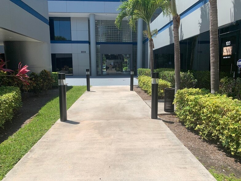 More Photos Of 3333 W Commercial Blvd, Fort Lauderdale Medical For Sale