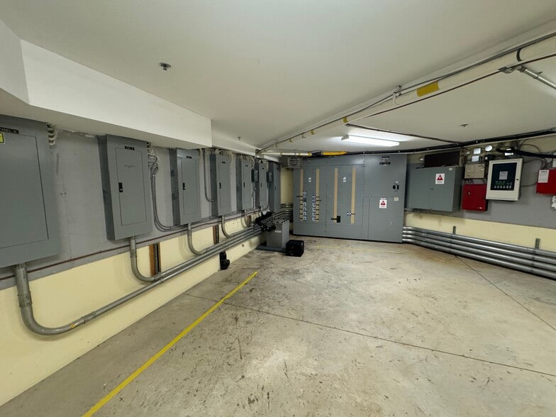 More Photos Of 725 Gibralter St, Norfolk Flex For Sale