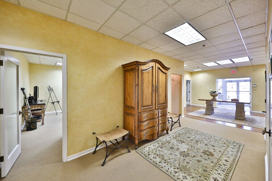 More Photos Of 400-415 Executive Dr, Langhorne Medical For Lease