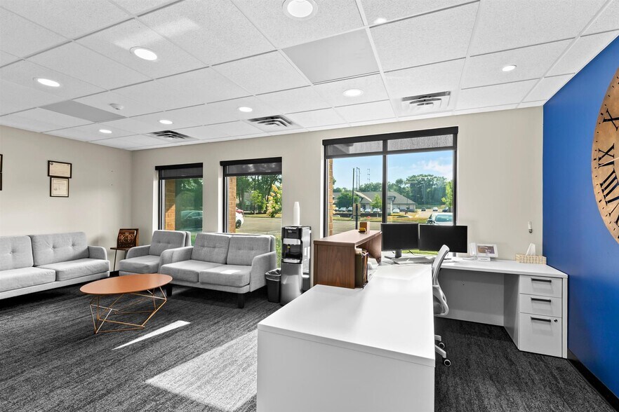 More Photos Of 2056 Woodlane Dr, Woodbury Medical For Sale