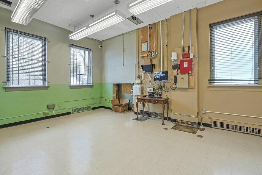 More Photos Of 637 Main St, Sparkill Bank For Lease