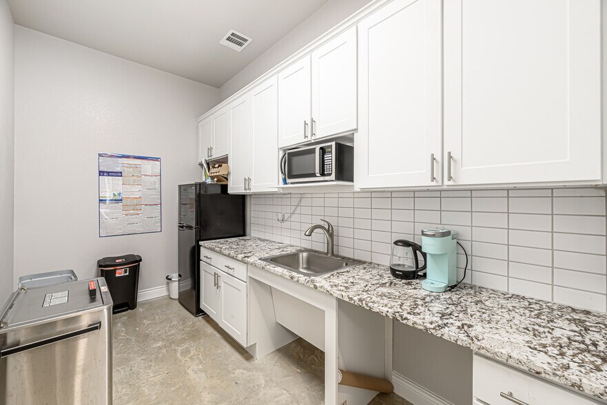 More Photos Of , Tomball Office For Sale