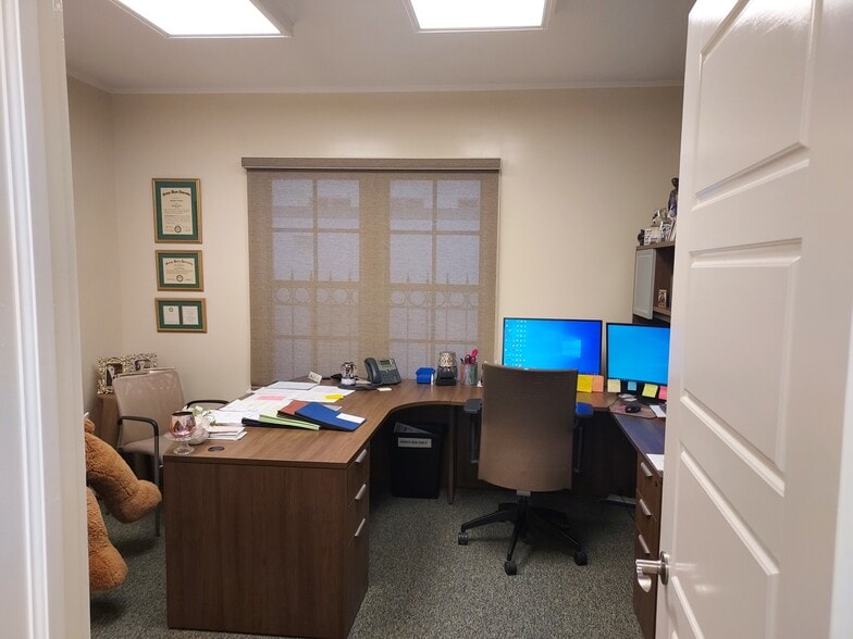 More Photos Of 114 S Palmetto Ave, Daytona Beach Office Residential For Lease