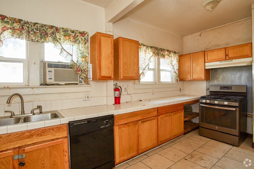 More Photos Of 707 E 7th St, Long Beach Apartments For Sale