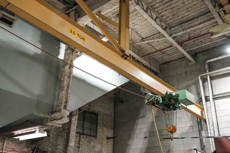 More Photos Of 3363 Davis Rd, Thorold Warehouse For Lease