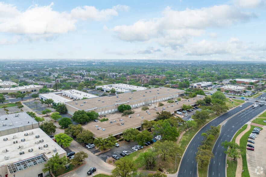 More Photos Of 2120 W Braker Ln, Austin Light Distribution For Lease