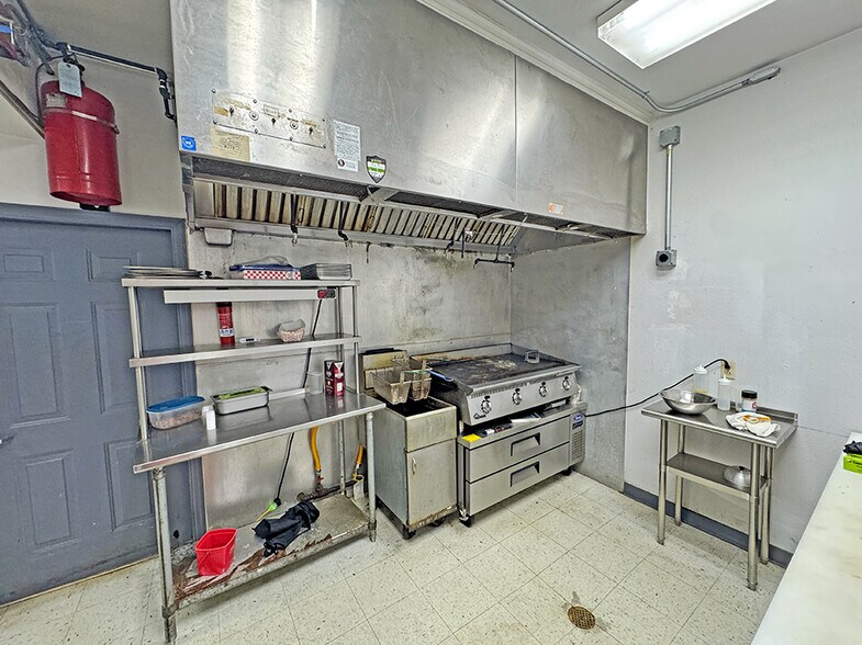 More Photos Of 8719 Hanover Industrial Dr, Columbia Industrial For Sale