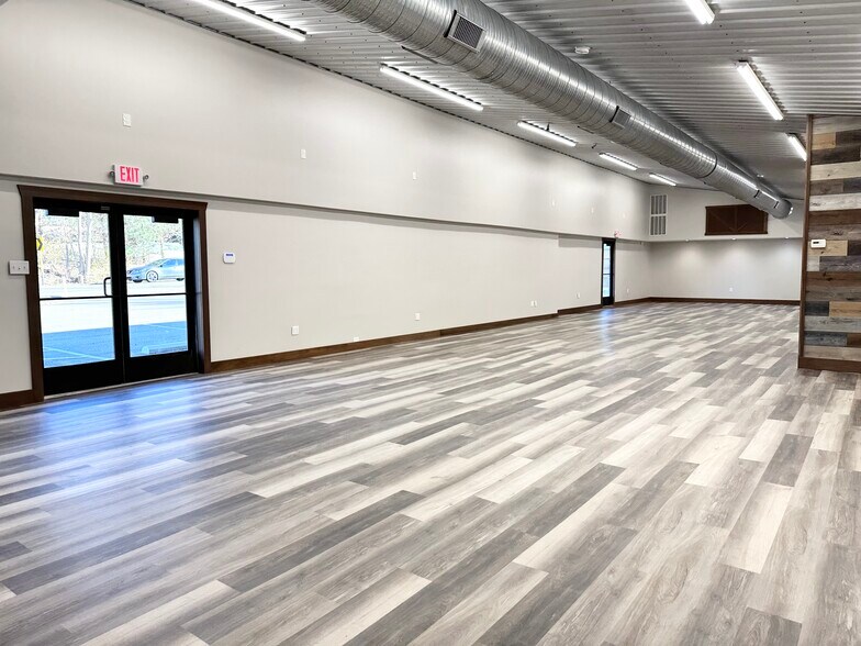 More Photos Of 4291 Manchester Ave NW, North Lawrence Office For Sale