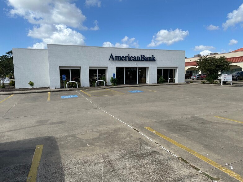More Photos Of 5033 Saratoga Blvd, Corpus Christi Bank For Sale