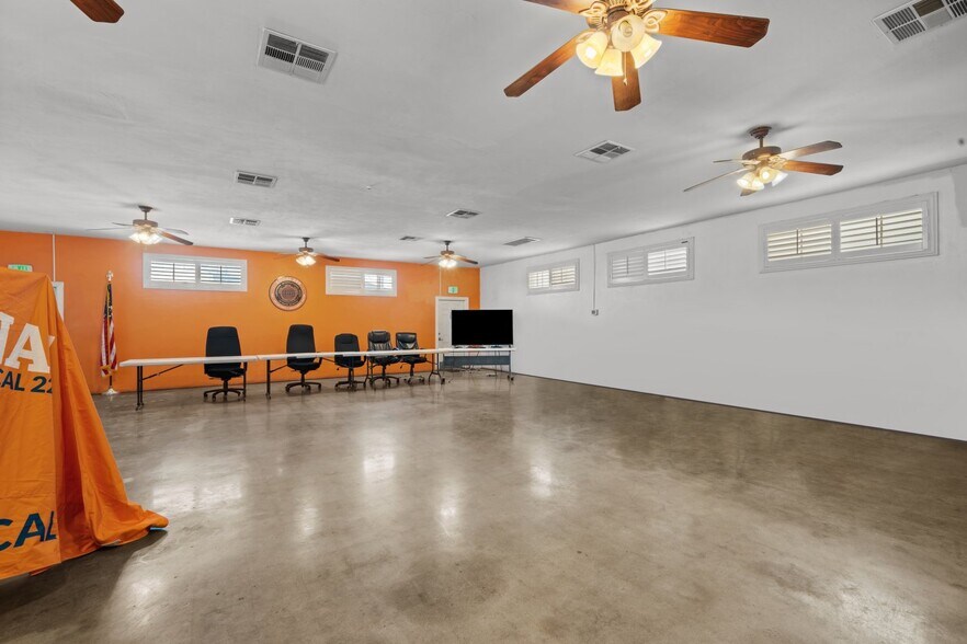More Photos Of 2201 H St, Bakersfield Office For Sale