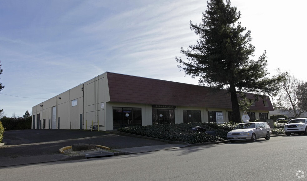 More Photos Of 1330 Ross St, Petaluma Flex For Lease