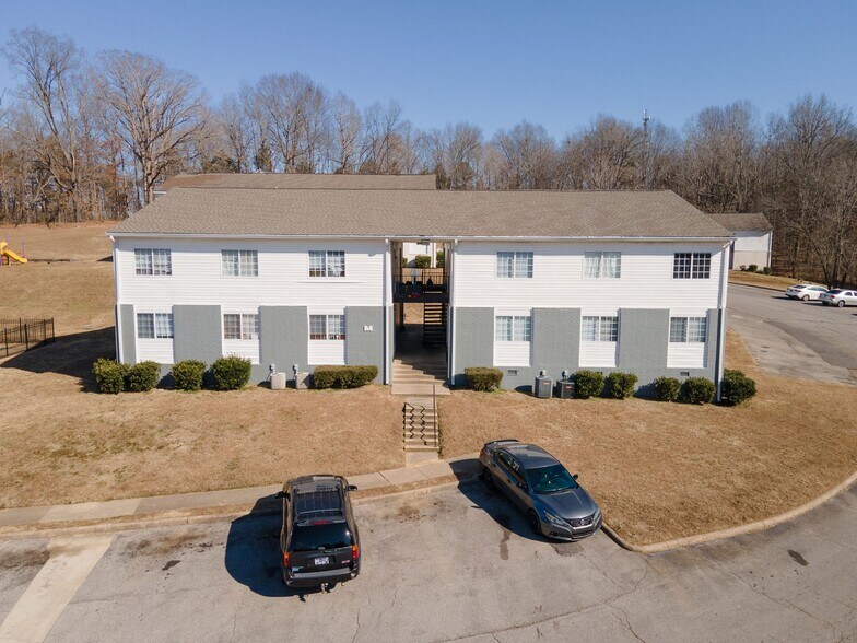 More Photos Of 1351 Avondale Dr, Clarksville Apartments For Sale