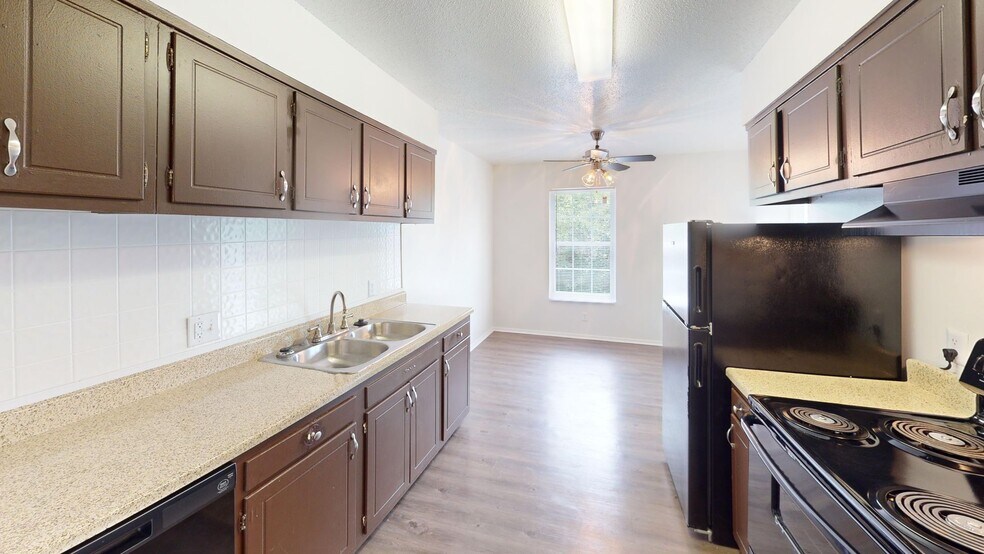 More Photos Of 240 Grovewood Pl, Beech Grove Apartments For Sale