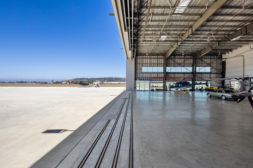 More Photos Of 800 Aviation Dr, Camarillo Airplane Hangar For Sale