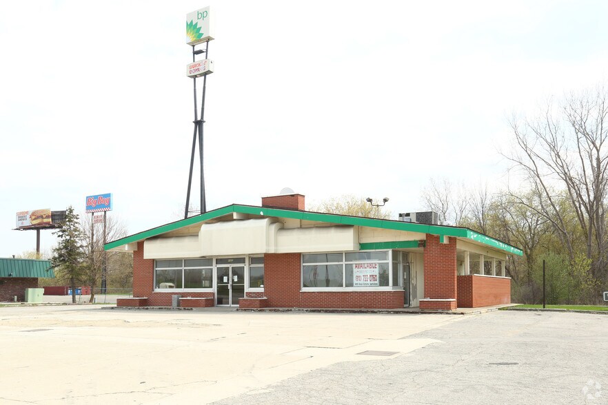 Primary Photo Of 4465 W Vienna Rd, Clio Convenience Store For Sale
