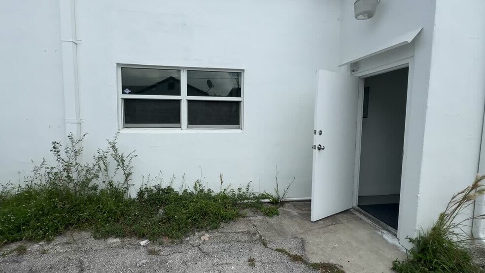 Primary Photo Of 1160 NE 24th Ct, Wilton Manors Warehouse For Lease