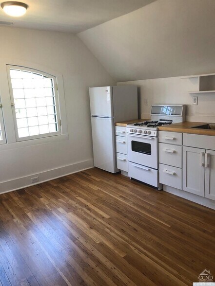 More Photos Of 420 Warren St, Hudson Office For Sale