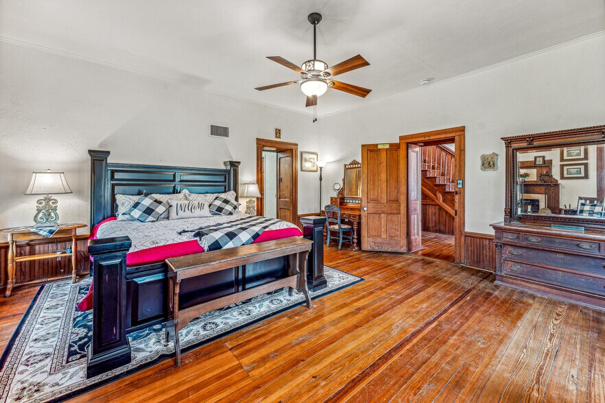 More Photos Of 703 Spring St, Granbury Lodge Meeting Hall For Sale