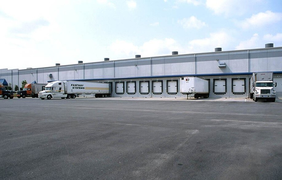 More Photos Of 220 Midland Ct, McDonough Warehouse For Lease