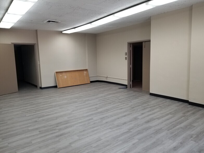More Photos Of 49 Public Sq, Shelbyville Office For Sale