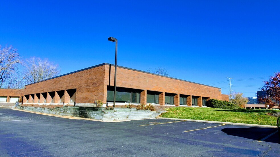 Primary Photo Of 666 Dundee Rd, Northbrook Office For Sale