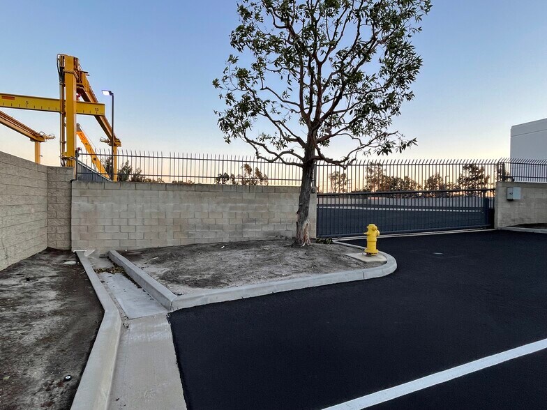 More Photos Of 20712 Civic Center Dr, Lake Forest Warehouse For Lease