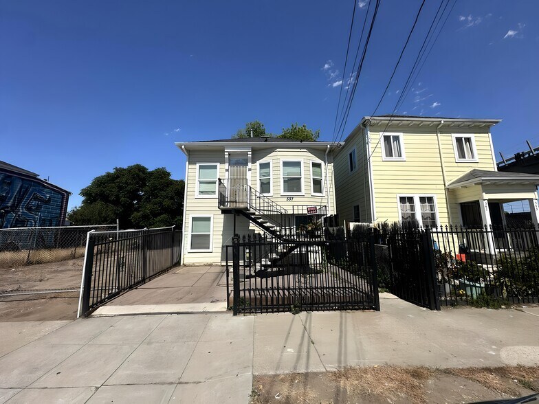 More Photos Of 537 Chester St, Oakland Apartments For Sale