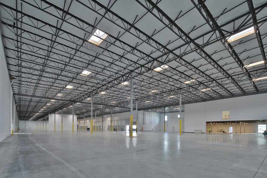 More Photos Of 11401 Greenstone Ave, Santa Fe Springs Distribution For Lease