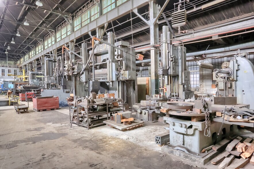 More Photos Of 800 N Water Ave, Sharon Service For Lease