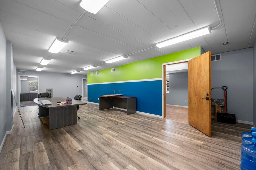 More Photos Of 735-737 Snelling Ave N, Saint Paul Storefront Retail Office For Lease