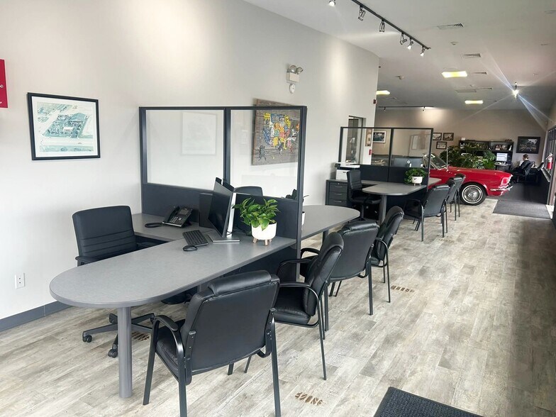 More Photos Of 19915 S La Grange Rd, Frankfort Auto Dealership For Lease