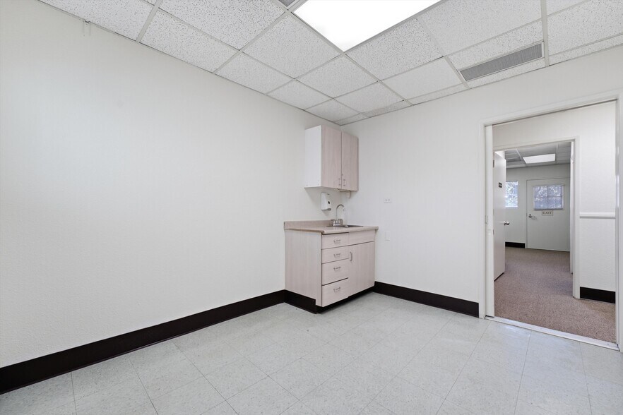 More Photos Of 44725 10th St W, Lancaster Medical For Lease