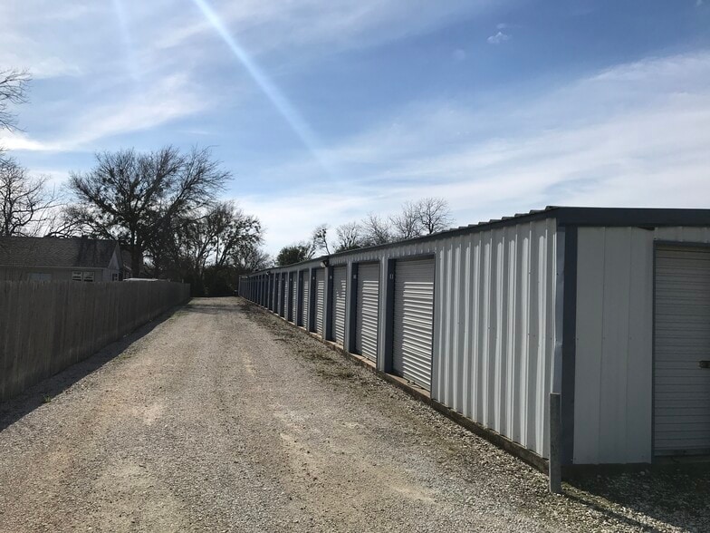 More Photos Of 412 City, Caldwell Self Storage For Sale