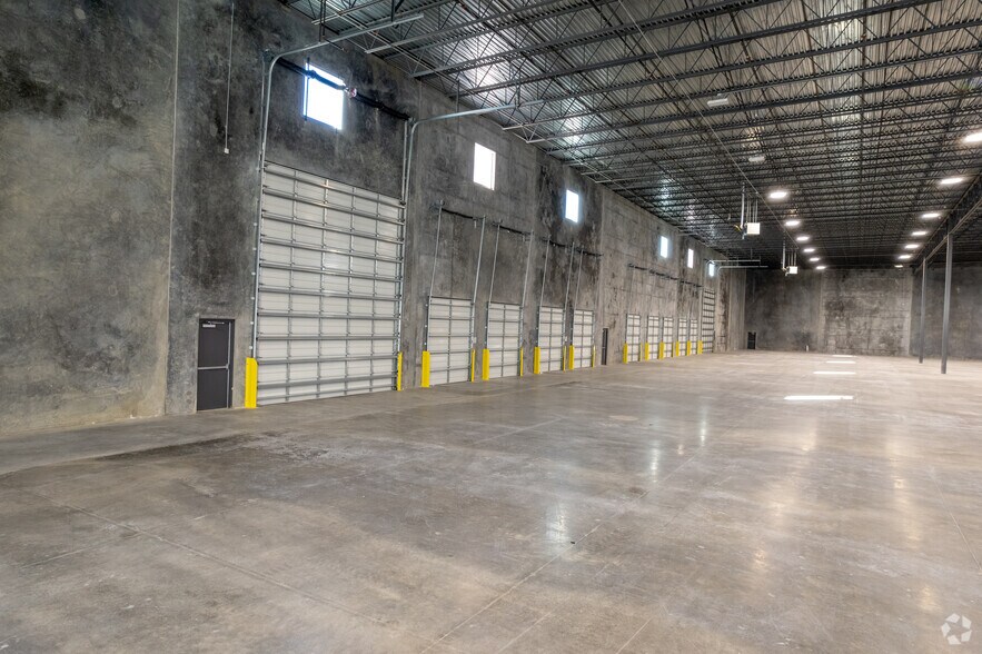 More Photos Of 1405 Cedar Port Park, Baytown Distribution For Lease