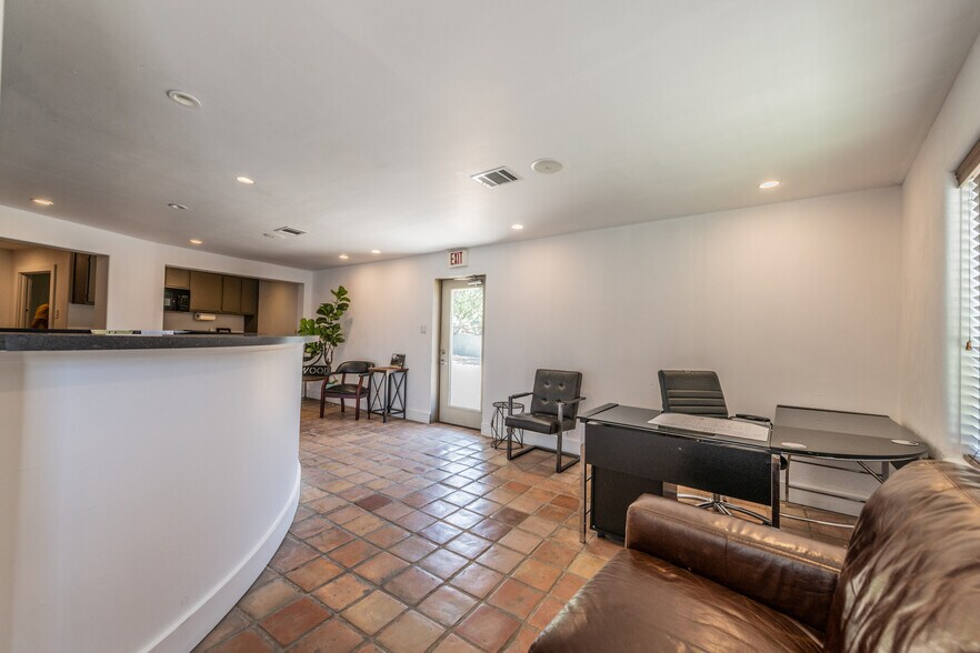 More Photos Of 601 E Ashby Pl, San Antonio Restaurant For Lease