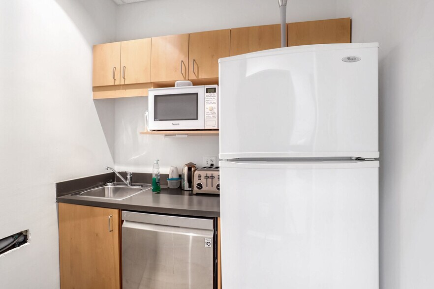 More Photos Of 8127 Boul Saint-Michel, Montréal Office For Lease