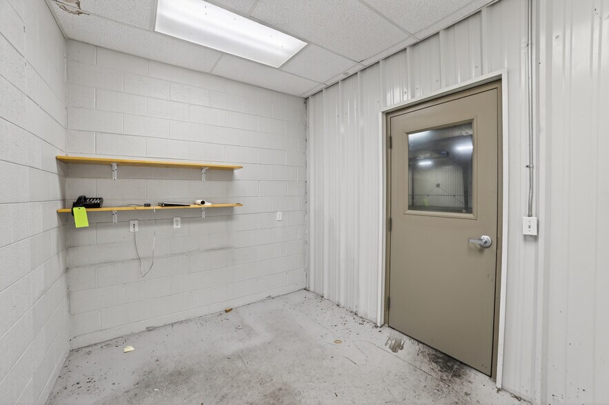 More Photos Of 3166 Muckle Rd, Central Lake Manufacturing For Lease